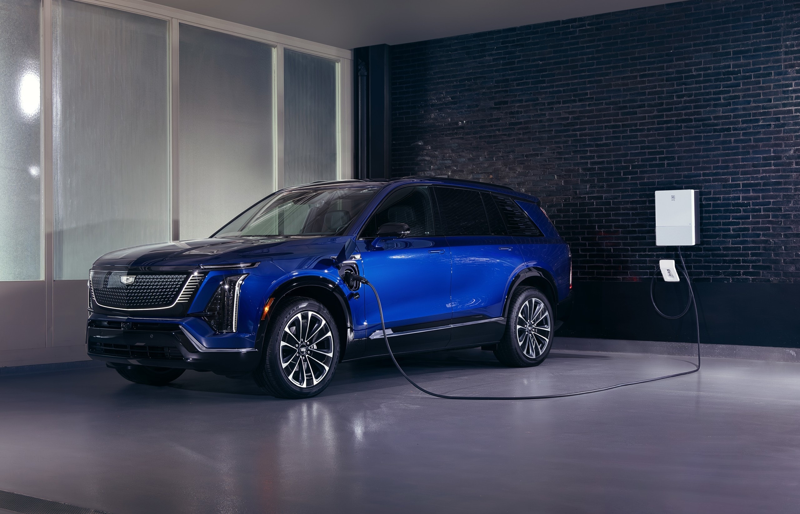 All New Cadillac Vistiq Three Row Electric Luxury SUV Priced From Just