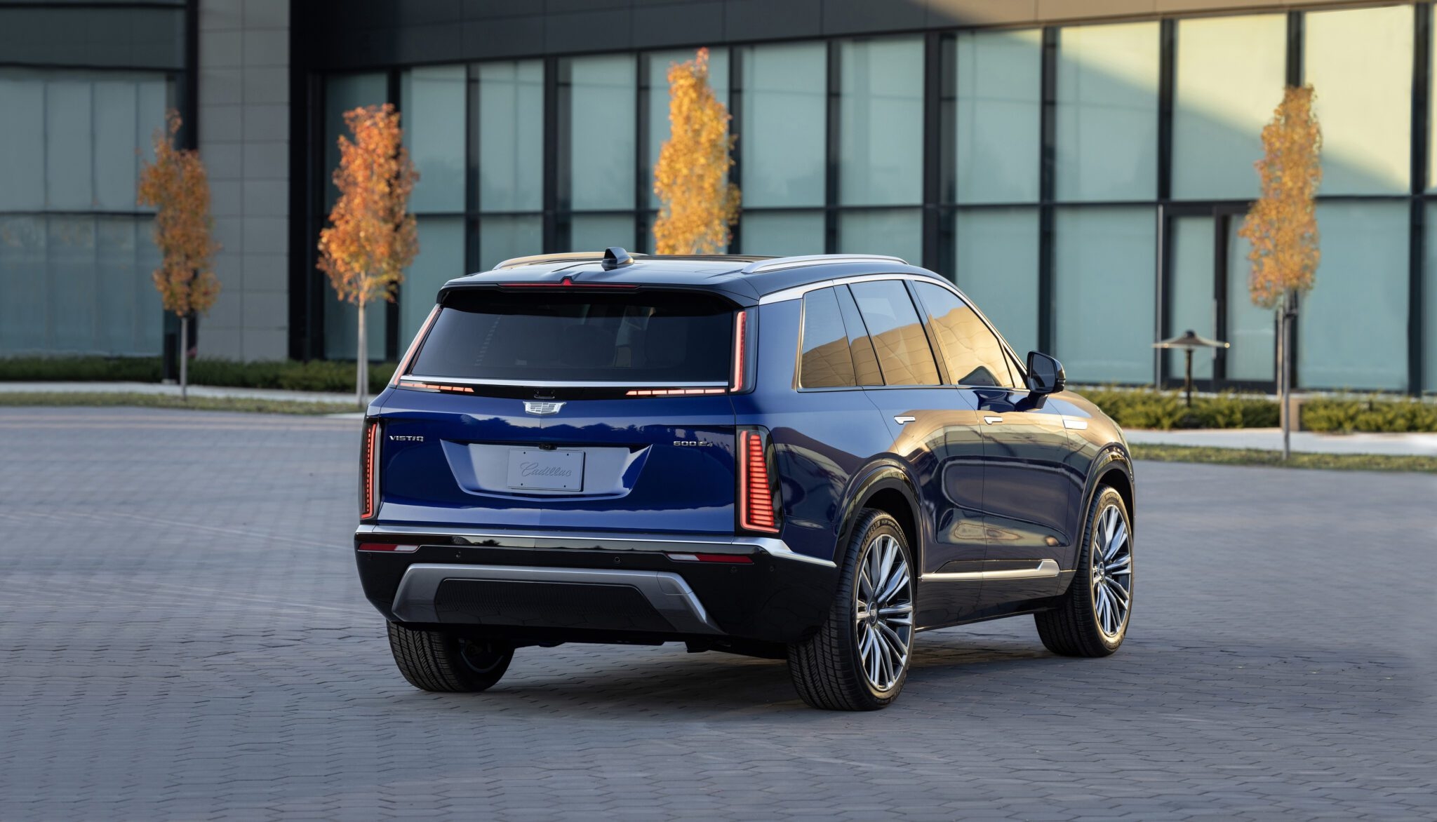 Cadillac Announces New 2026 Vistiq EV Luxury SUV